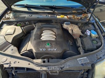 Škoda Superb 2.8 V6 manuál, kůže - 8