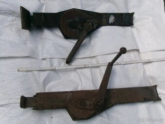 Prodám staré volanty, plechové schránky na nářadí do veterán - 8