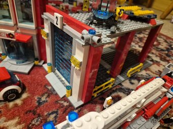 Lego City hasičská stanice 60110 - 8
