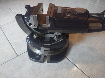 Strojní svěrák výklopný - otočný - 8