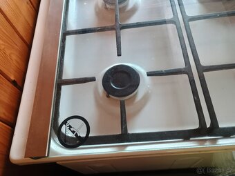 Kombinovaný sporák Indesit Retro IS5G8MHJ/E - 8