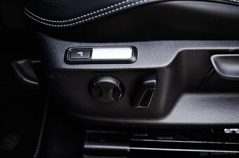 Volkswagen Passat Variant 2.0 TDI Elegance 4Motion DSG - 8
