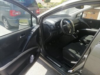 Toyota corrola verso 2,2D4D - 8