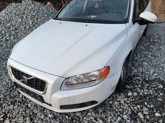 Volvo v 70 d5 awd - 8