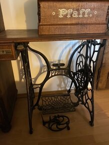 Starožitný šicí stroj PFAFF - 8