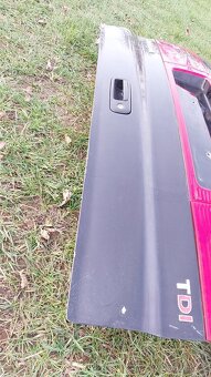 VW SHARAN – DVEŘE KUFRU ČERNÉ - 8