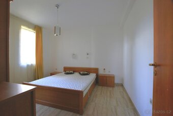 Zařízený apartmán 3+kk s verandou a výhledem na bazén - 8