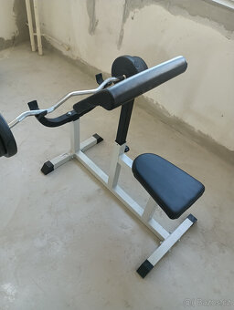 Lavice a SZ dvourucni cinka na posilovani bizepsu - 8
