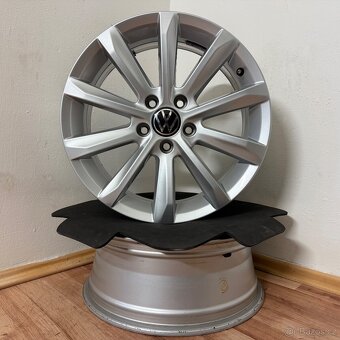 NOVÁ VW PASSAT B8 5x112 R17 ET41 6,5Jx17 57,1mm - 8