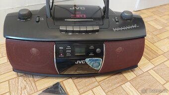Rádio magnetofon JVC - 8