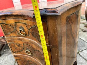 Starožitný nábytek - komoda - 8