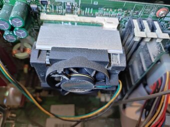 Retro desktop Intel Celeron 766 MHz - 8
