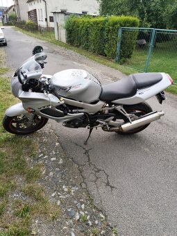 Prodám Honda VTR 1000f - 8