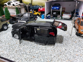 model auta 1:18 Toyota Alphard čierna farba ,Paudi - 8