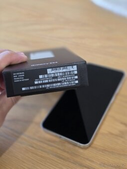 📱 Samsung Galaxy S24 – 256 GB (šedá) - 8