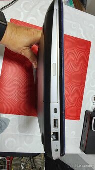 HP Pavilion 15-e042sc modrý - 8