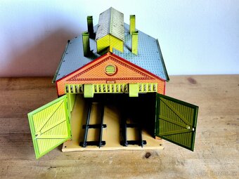 Vláčky - lokomotivní depo, No 1, Hornby, Francie, 1930 - 8