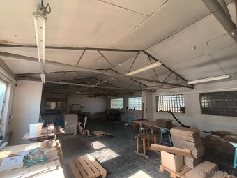 Pronájem dílny / skladu – 230 m² (kancelář + šatna) - 8