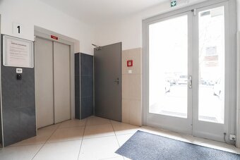 Prodej bytu 2+kk s balkonem, 46 m2, Praha 8 - Troja - 8