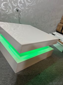 KONFERENČNÍ STOLEK - nový, ale lehce poškozen. - 8