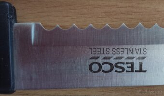 nůž,obal,váha kuchyň.do 5 kg 50,- talíř do MW 26,5 cm 100,- - 8