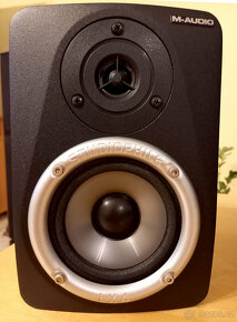 M-Audio Studiophile LX4 - 2.1 a Magnat Monitor Center 210 - 8