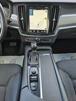 VOLVO V90 2,0 140kW D4 AWD Drive-E MOMENTUM Auto LED KŮŽE - 8