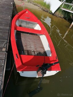 Prodám lodě s elektromotorem dvěma materiemi - 8
