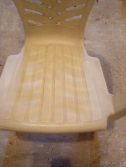 stolek na slunečník+ židle-plast - 8