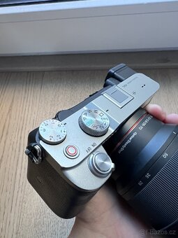 Sony A7C silver + objektiv Sony FE 28-70mm f3.5-5.6 - 8