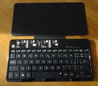 Bluetooth klávesnice HP a pouzdro na tablet Case Logic - 8