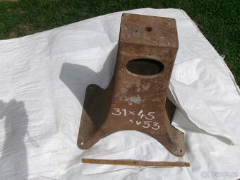 prodám litinovou výlevku, ruční mandl, litinové podstavce... - 8