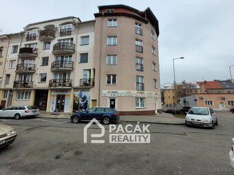 Pronájem kanceláří s výměrou 78m2 se dvěma výlohami a dvěma  - 8
