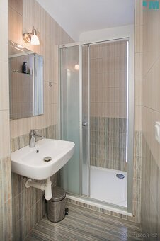 Soukromí, zahrádka i půda k bytu 2+kk, 39 m2 - Brno, Královo - 8