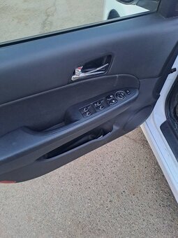 Hyundai i30 1,6 benzín/lpg 2010 - 8