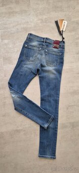 Elegantní trhané džíny Met - 8