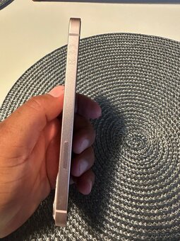 Prodám Apple IPhone 13 128GB barva Pink - 8