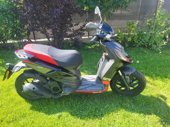 Aprilia SR Motard 125 - 8