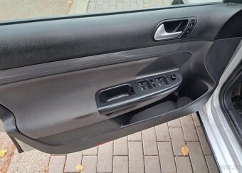 Volkswagen Golf 1,9 TDI nafta manuál 77 kw - 8