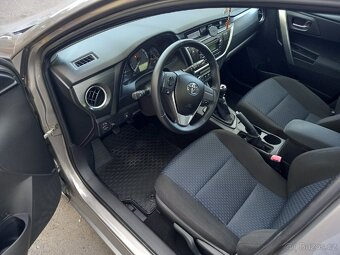 Toyota Corolla Auris 1.6 benzín 97 kw 2013 - 8