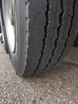 Plachtové vozidlo Iveco Eurocargo 80E22 + shrnovací přívěs - 8