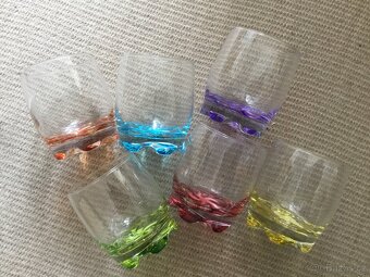 misa pevne sklo, ruzne sklenice - 8