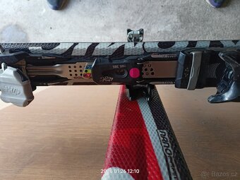 Prodám Atomic carvingu 141cm - 8