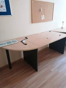 Kancelářské variabilní stoly a skříňky - 8