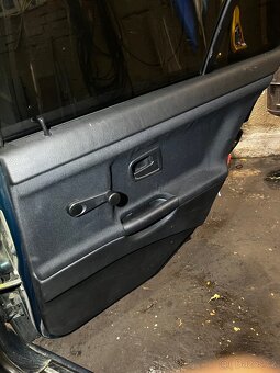 Interér BMW E36 sedan - 8