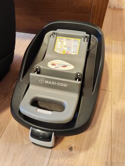 Maxi Cosi Pearl + Family Fix autosedačka se základnou - 8