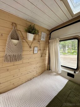 Obytná dodávka Peugeot Boxer, tempomat, solar, super stav - 8