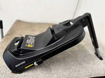 Maxi Cosi autosedačka CabrioFix i-Size + základna - 8