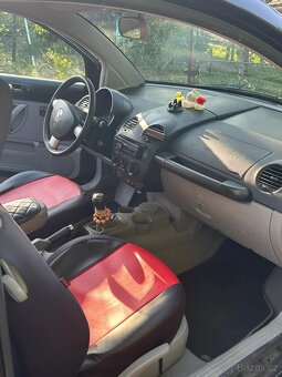 Volkswagen New Beetle 2.0 (85 kW) 2001 nová stk - 8