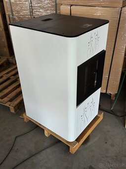 Prodám Krbová kamna na peletky s výměníkem 15kW - 8